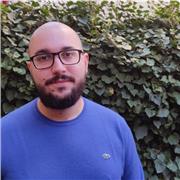 Psicólogo clínico de adultos y psicólogo social por la UAB, dispuesto a ejercer la posición de divulgador de dichas disciplinas